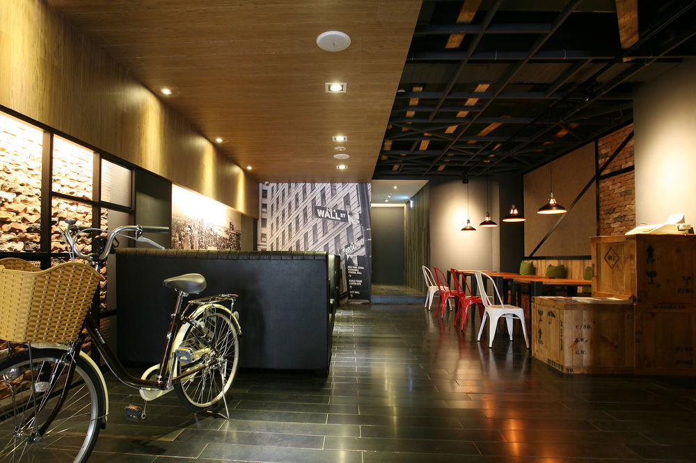 P&F Hotel Taichung Exteriör bild