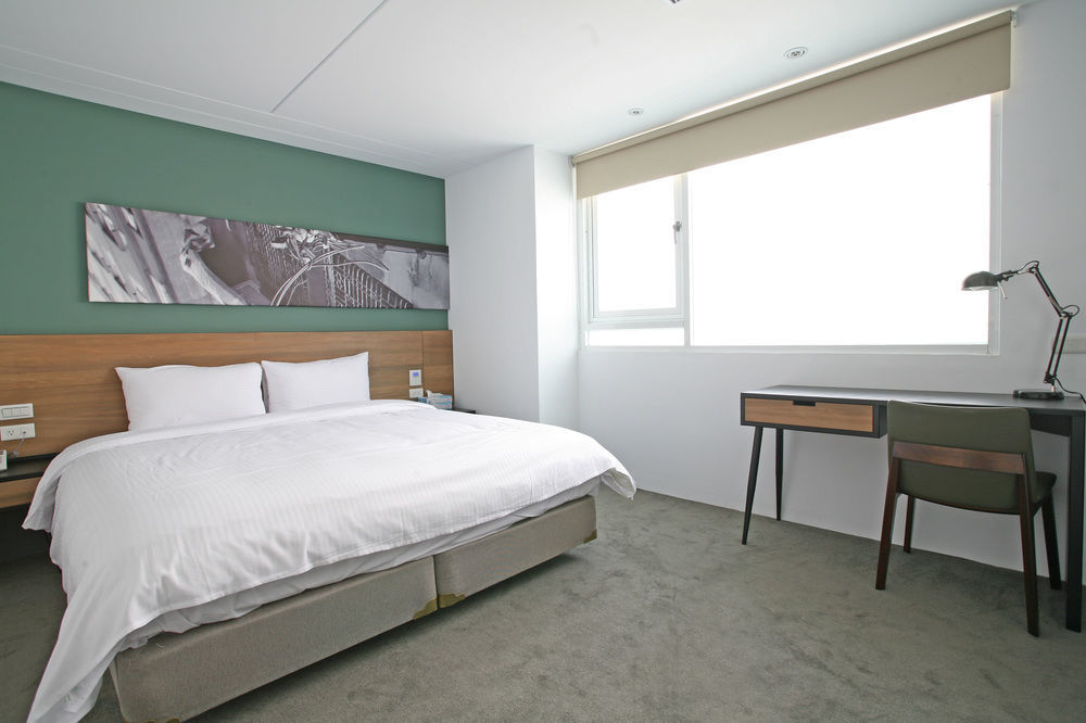 P&F Hotel Taichung Exteriör bild