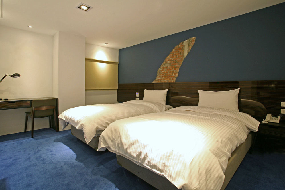 P&F Hotel Taichung Exteriör bild