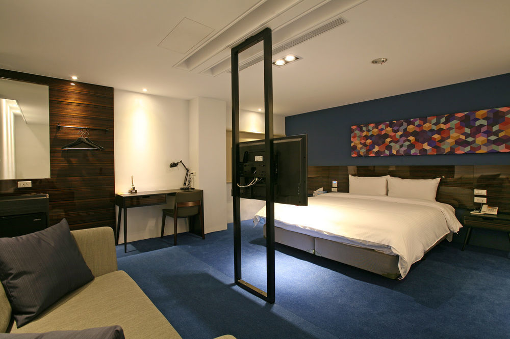 P&F Hotel Taichung Exteriör bild