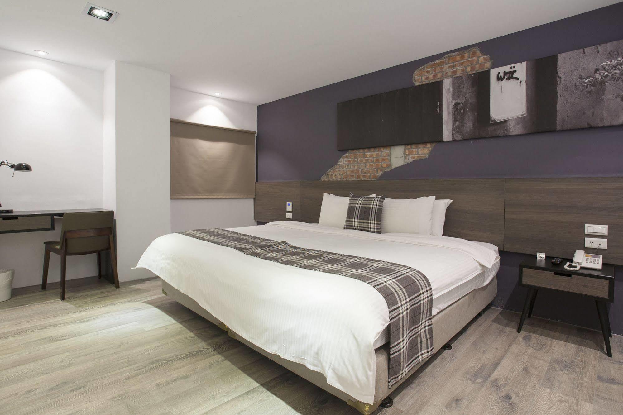 P&F Hotel Taichung Exteriör bild