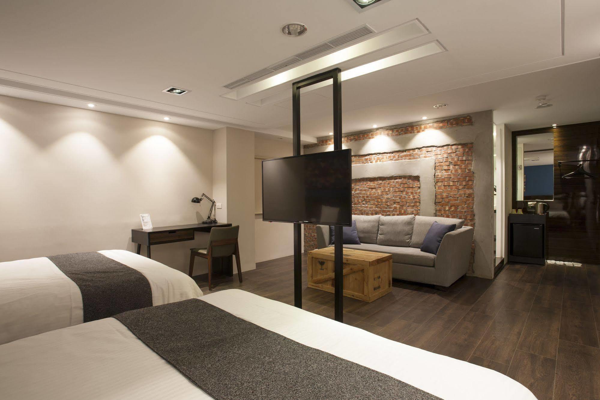 P&F Hotel Taichung Exteriör bild