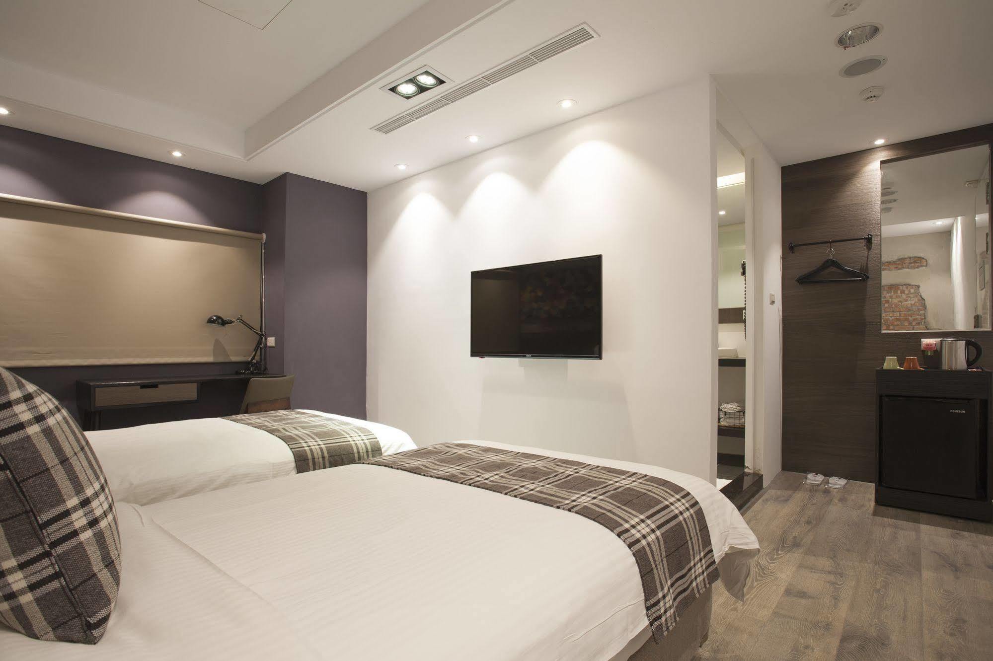 P&F Hotel Taichung Exteriör bild
