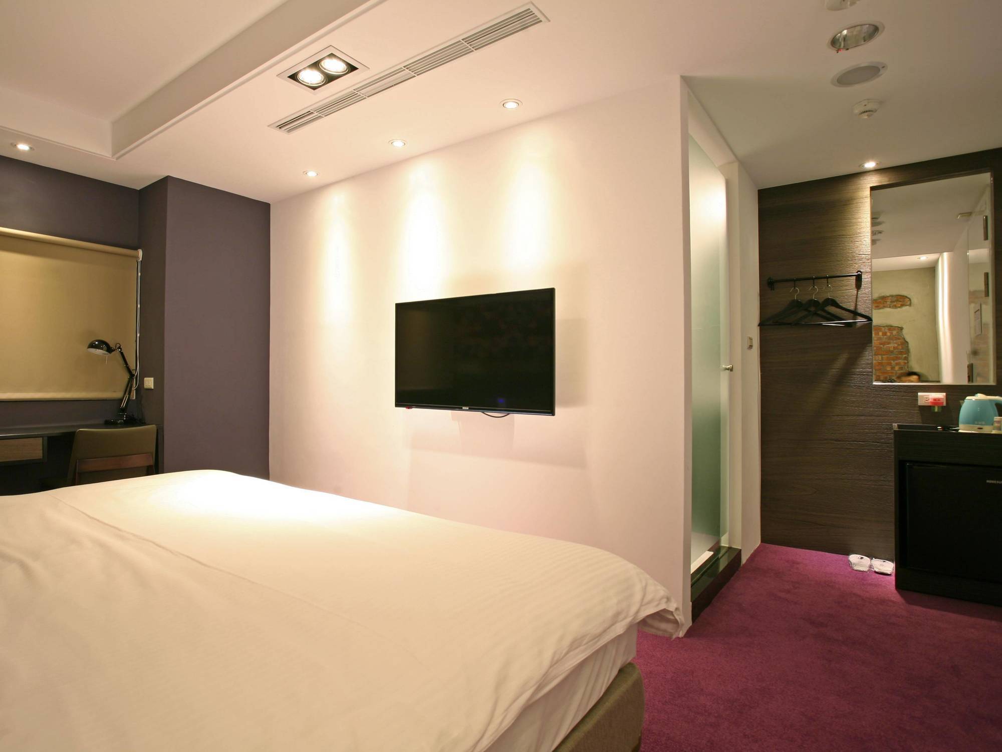 P&F Hotel Taichung Exteriör bild